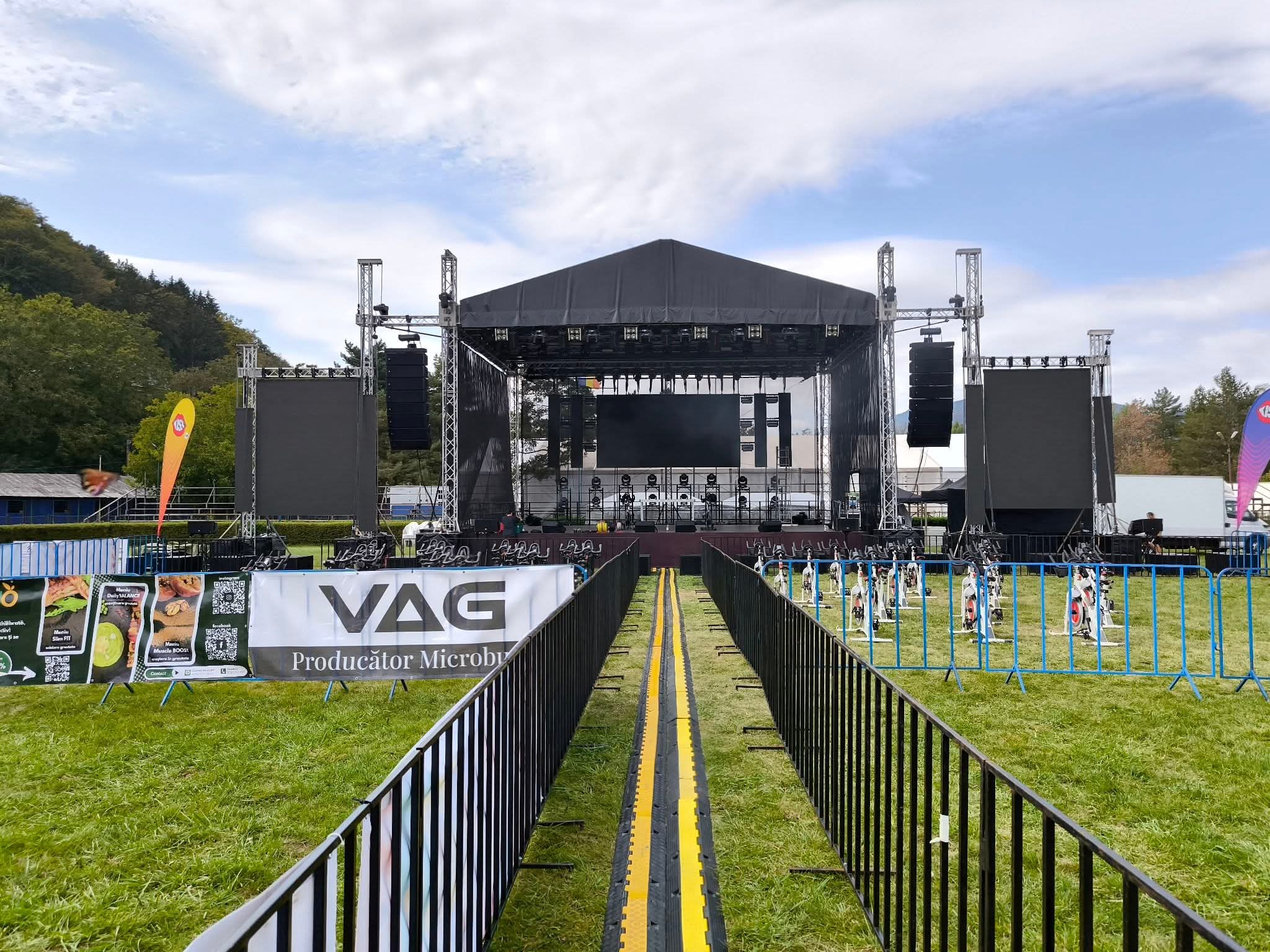 Global Stage oferă soluții complete de scenotehnică pentru evenimente de orice tip: ZILELE ORAȘULUI, ZILELE COMUNEI, PETRECERI PRIVATE, RECEPȚII, CONFERINȚE, EVENIMENTE SPORTIVE, EXPOZIȚII COMERCIALE, LANSĂRI DE PRODUSE și multe altele.